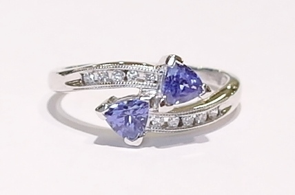 18ct white gold tanzanite and diamond ring