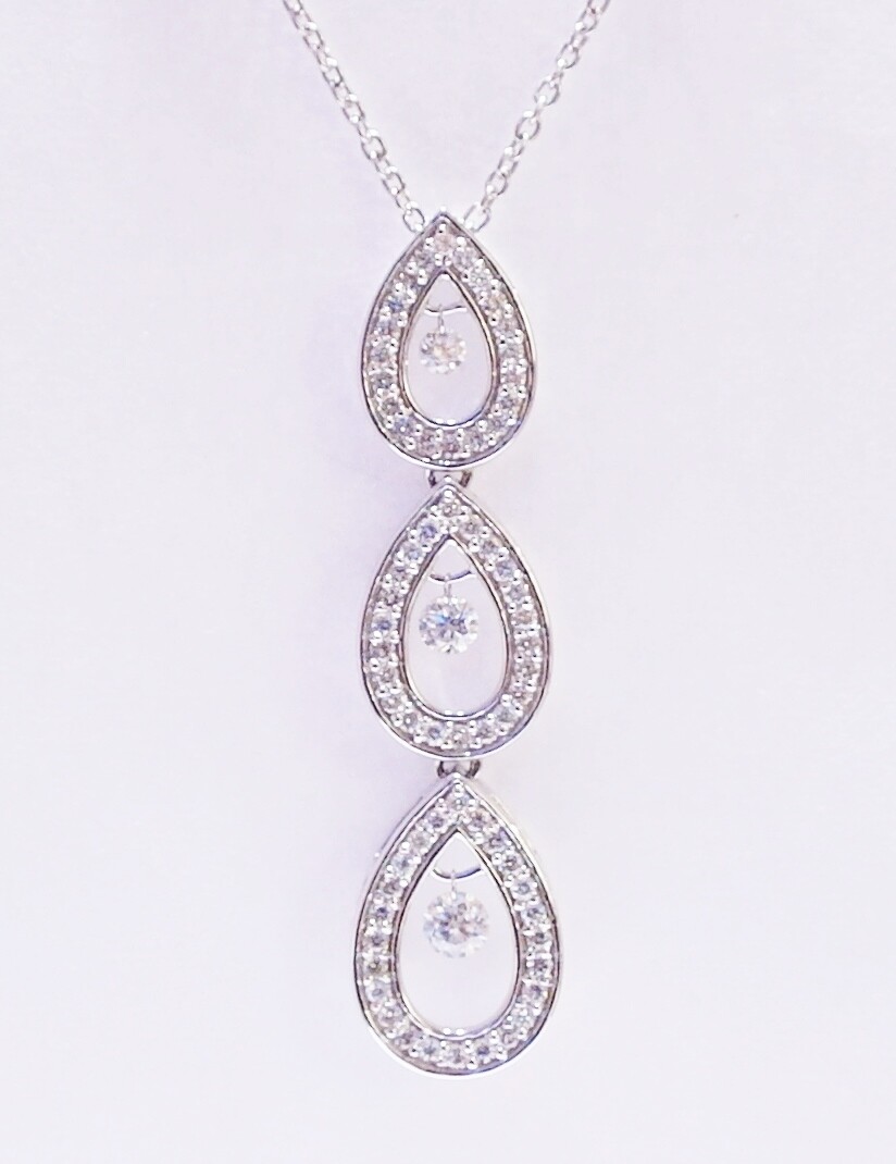 18ct white gold diamond pendant