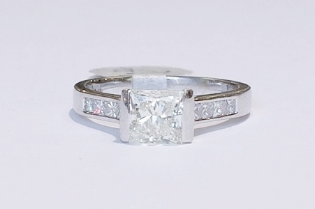 18ct white gold diamond ring