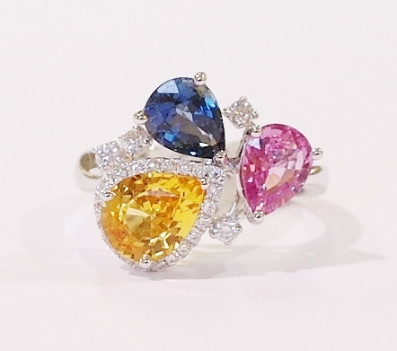 18ct white gold sapphire and diamond ring