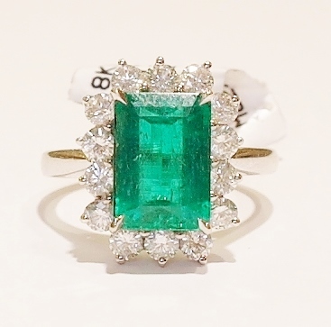 18ct white gold emerald and diamond ring