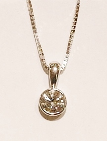 18ct white gold diamond pendant