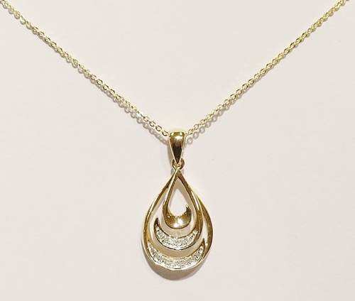 9ct yellow gold diamond pendant