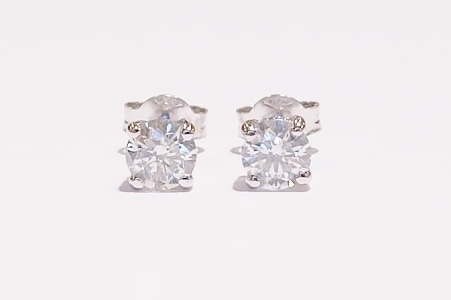 18ct white gold diamond stud earrings