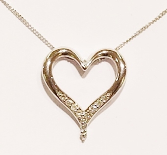 9ct white gold diamond heart pendant