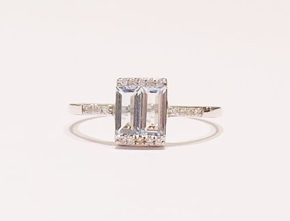 9ct white gold blue topaz ring