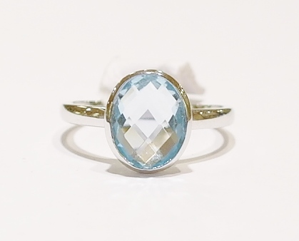9ct white gold blue topaz ring