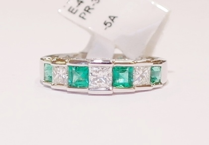 18ct white gold emerald and diamond ring