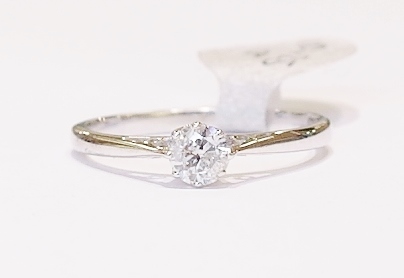 18ct white gold diamond ring