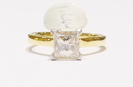 18ct princess cut solitaire diamond ring