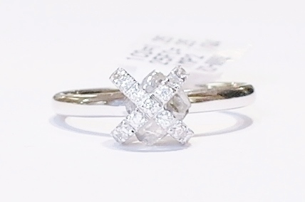 18ct white gold diamond ring
