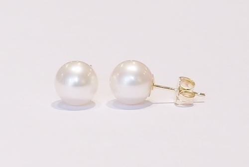 7.7mm white freshwater pearl earrings