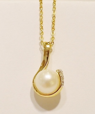 9ct pearl and diamond pendant