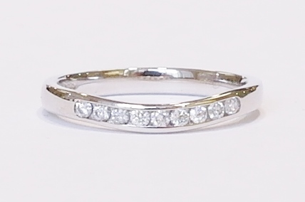 Platinum shaped diamond band
