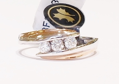 9ct two-colour diamond ring