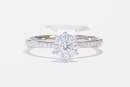 18ct white gold diamond ring