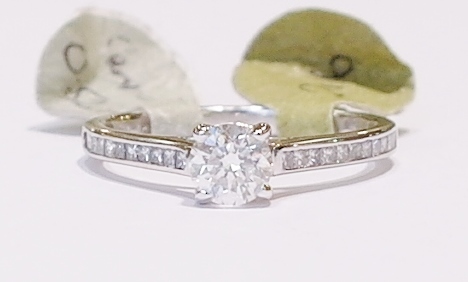 18ct white gold diamond ring