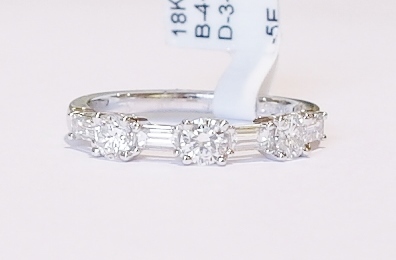 18ct white gold diamond ring