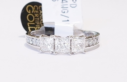 18ct white gold diamond ring