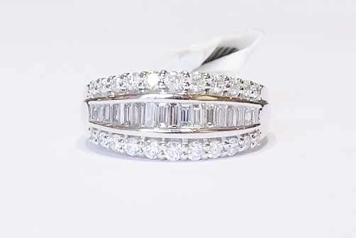 18ct white gold diamond ring