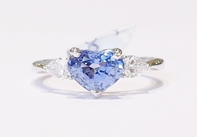 18ct white gold sapphire and diamond ring