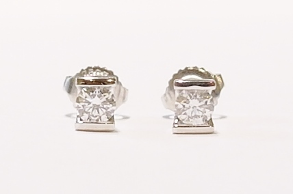 18ct white gold diamond stud earrings