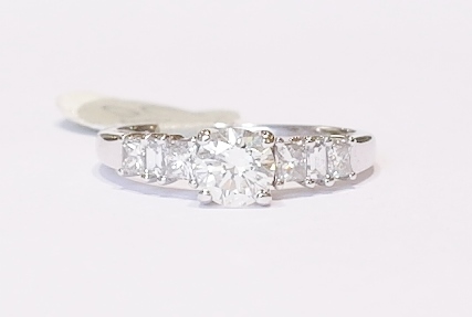 18ct white gold diamond ring