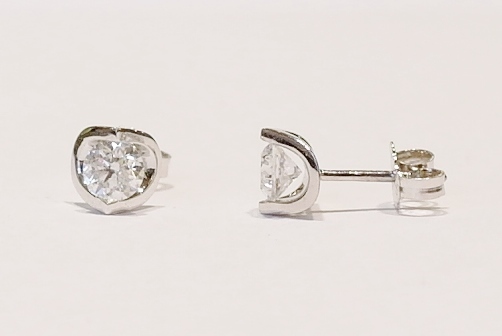 18ct white gold diamond stud earrings. 0.75ct