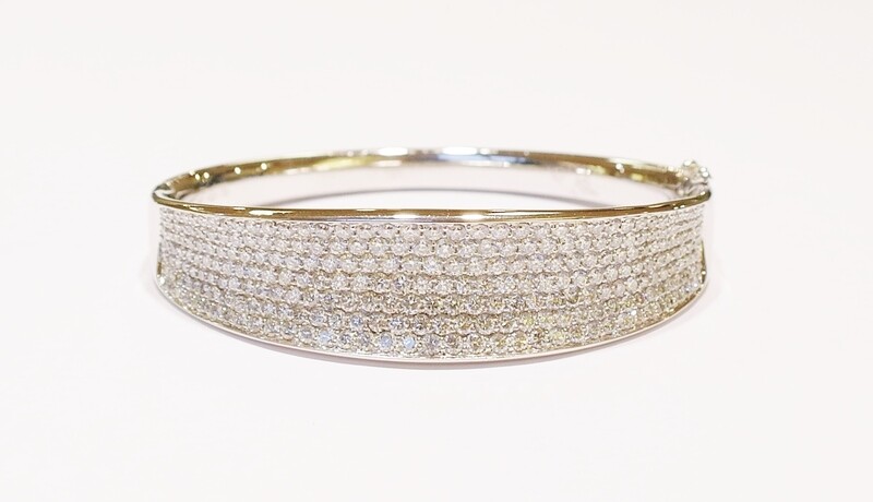 18ct white gold diamond bangle