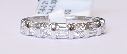 18ct white gold diamond ring