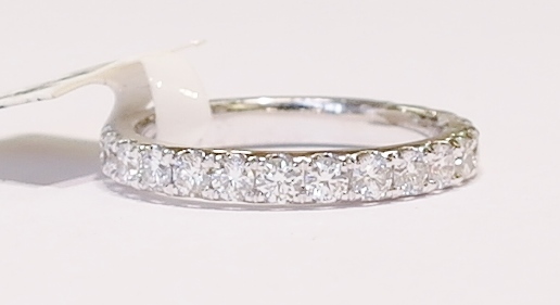18ct white gold diamond ring
