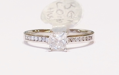 Platinum and diamond ring (certificated)