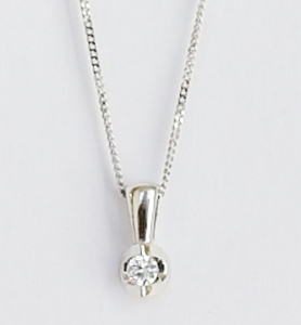 18ct white gold diamond pendant. 0.05ct