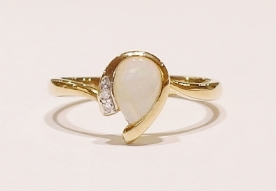 9ct opal and diamond ring