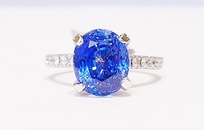 18ct white gold sapphire and diamond ring
