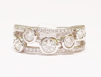 18ct white gold diamond 'bubble' ring