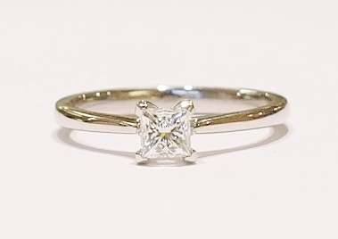 Platinum princess cut diamond ring