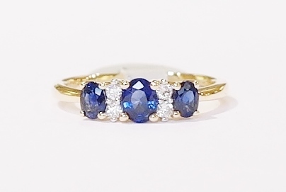 9ct sapphire and diamond ring