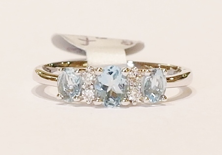 9ct white gold aqua and diamond ring