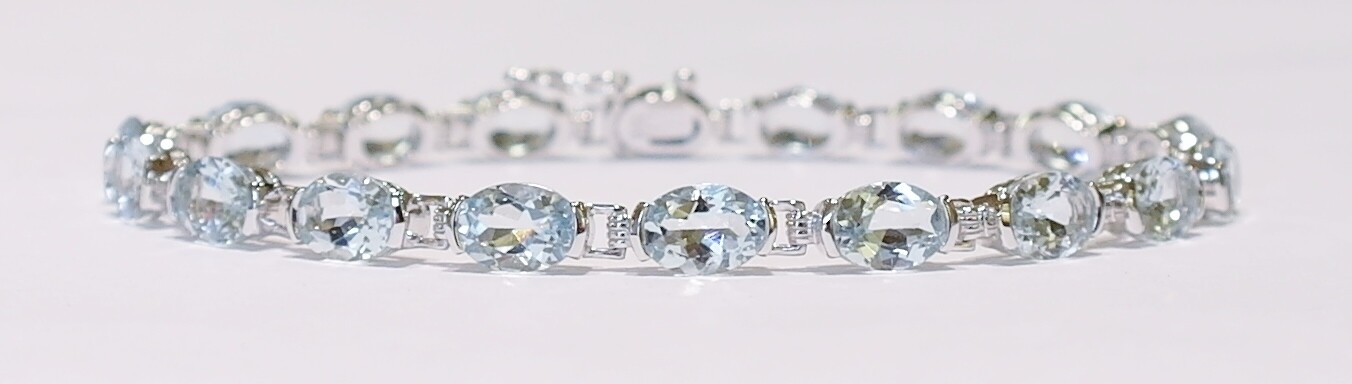 9ct white gold aquamarine bracelet