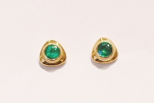 9ct yellow gold emerald earrings