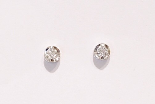 18ct white gold diamond studs