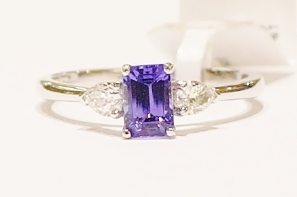 18ct white gold tanzanite and diamond ring