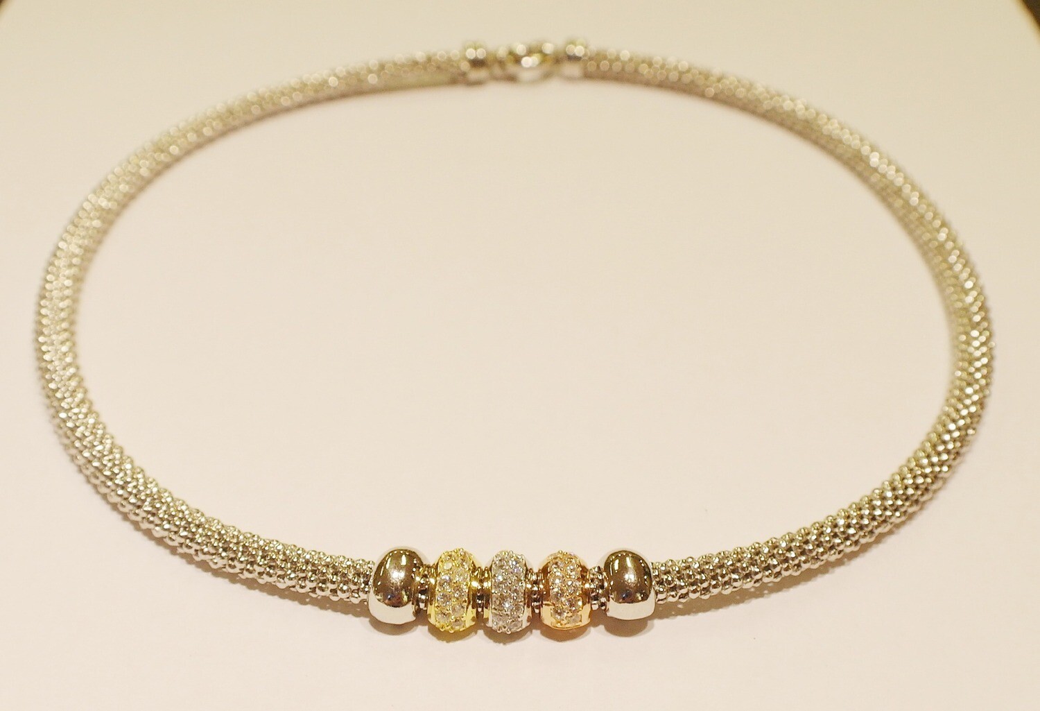 Silver collar with cubic zirconias