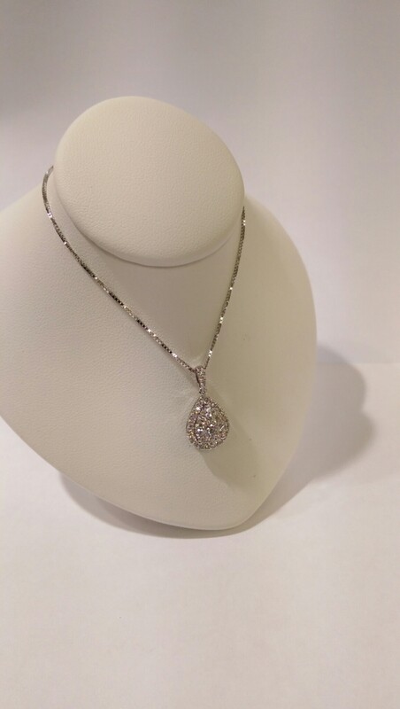 18ct white gold cluster diamond pendant