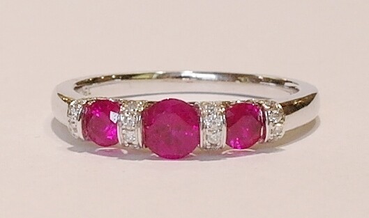 18ct white gold ruby and diamond ring