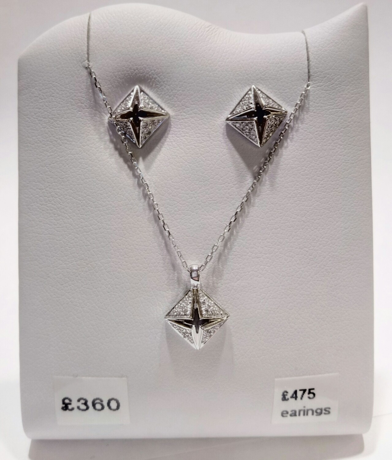 18ct white gold diamond stud earrings