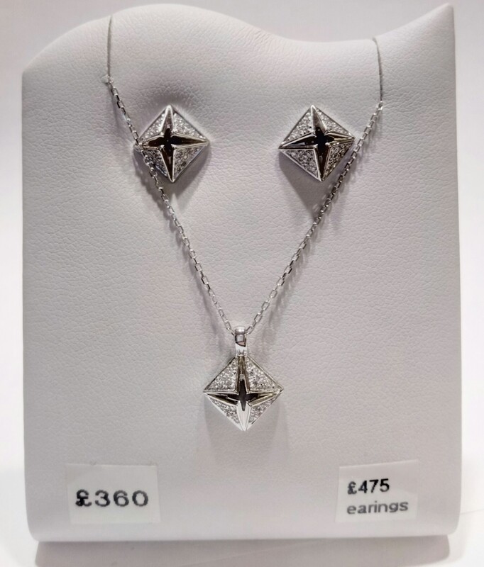 18ct white gold diamond stud earrings