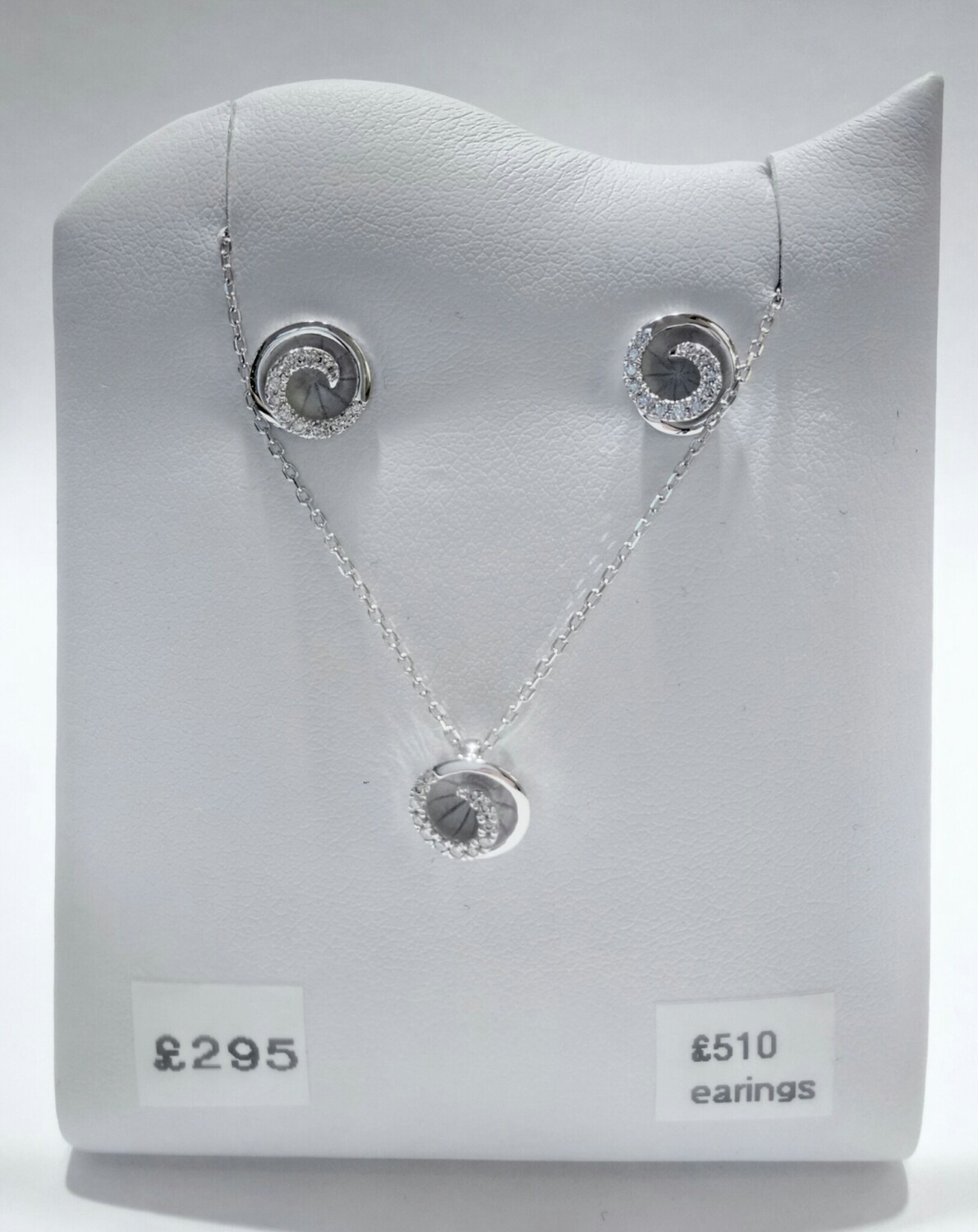 18ct white gold diamond stud earrings