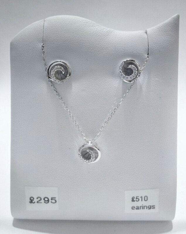 18ct white gold diamond stud earrings